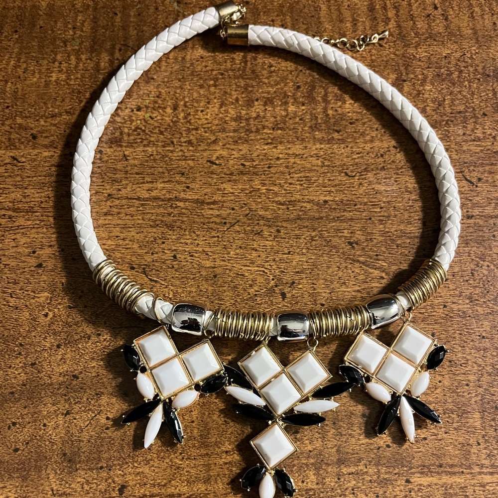 Elegant Gold and White Necklace